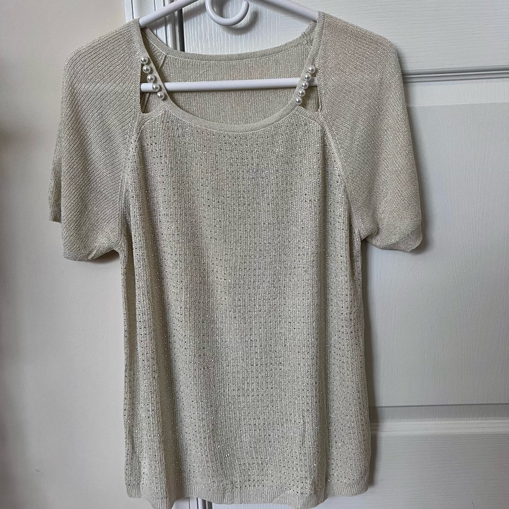 Elegant Gray Knit Top with Pearl Accents Size M
